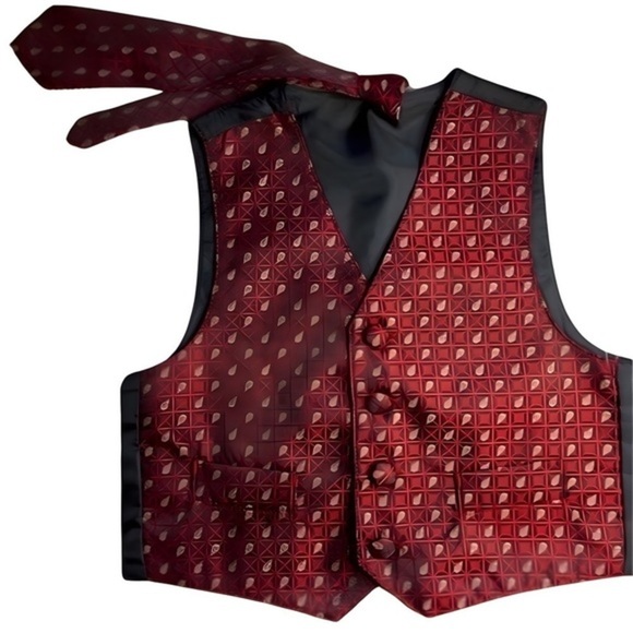 Style up your little man with our adorable 4T Lil Mans Vest & Matching Necktie! - Picture 1 of 7